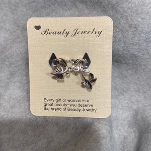 Beauty Jewelry Sterling Silver Ear Cuff stamped .925. NWT!